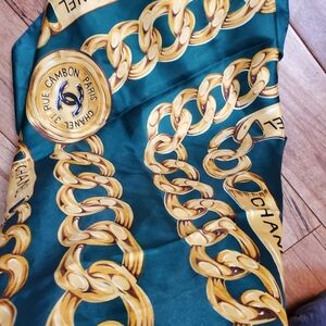 Chanel 31 RUE CAMBON PARIS 34.5"×34 5" VINTAGE 90 SILK SCARF WOMEN'S